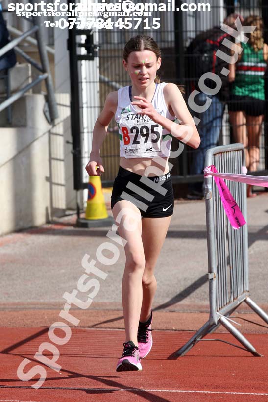 Girls under-15s 3 stage relay, Northern Senior 6 and 4 and Junior Stage Road Relays, SportsCity, Manchester. Photo:  David T. Hewitson/Sports for All Pics